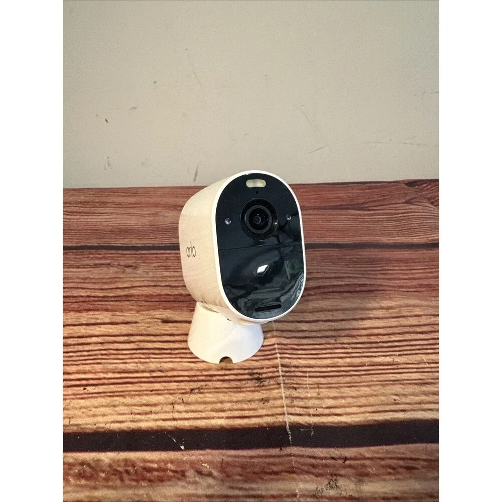 Netgear Arlo Essential VMC2030 Spotlight Wireless Indoor/Outdoor Camera White